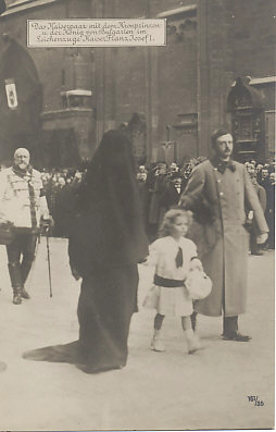 Emperor Karl of Austria-Hungary, his wife Zita, and their son Crown Prince Otto in the funeral cortege of Emperor Franz Josef. Tsar Ferdinand of Bulgaria walks behind them. Franz Joseph died November 21, 1916, and was buried on November 30.
Text:
Der Kaiserpaar mit dem Kronprinzen u. der König von Bulgarien im Leichenzuge Kaiser Franz Josef I.
The imperial couple with the Crown Prince and the King of Bulgaria in the funeral procession of Emperor Franz Joseph I.
Reverse:
Nach Photographien des Pressedienstes des k.u.k. Kriegsministeriums. 1916
After photographs of the press service of the k.u.k. [kaiserlich und königlich - imperial and royal] War Ministry. 1916