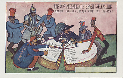 Socialists Karl Liebknecht and Lededur(?) struggle to restrain Imperial Germany from getting its slice of the world — Togo, Cameroon, East Africa, Southwest Africa — that other world powers carve up. France, Italy, the United States and Britain dig in.
Text:
Die Sozialdemokratie gegen Weltpolitik
gegen Kolonien, gegen Heer und Flotte!
Die Welt Verteilung
Social democracy against world politics
against colonies, against the army and navy!
The world distribution
Reverse:
The center is a true people's party! pushing no interest politics! fights for throne and altar!
Map 2
Germany has passed on the expansion of its economic territory, which means that Germany can abdicate its responsibility as a policy-making country, but also restrain itself economically, thereby putting the situation of the working population at risk. Therefore "comrade" Calwer rightly says: "Commercial stagnation (halt) can not improving the condition of the workers." Nevertheless social democracy shamelessly invites the direct betrayal of the Fatherland, threatening mass strikes and revolution, failing which Germany would be forced to defend his rights and honor with the weapon. The Center stands solidly for a global and colonial policy, so that Germany can have land opened up for its surplus population, and gain new markets and sources of supply for trade and industry.
So vote for each of the Center's candidates and attend to his words.
Das Zentrum ist eine wahre Volkspartei! betreibt keine Interessenpolitik! kämpft für Thron und Altar
Karte 2
Verzichtet Deutschland auf die Erweiterung seines Wirtschaftsgebietes, so heißt dies: Deutschland  kann nicht nur als politisch maßgebendes Land abdanken, sondern es geht auch wirtschaftlich zurück, und damit ist gleichzeitig die Lage der Arbeiter-Bevölkerung bedroht. "Genosse" Calwer sagt daher richtig: "Gewerbliche Stagnation (Stillstand) läßt keine Hebung der Lage der Arbeiter zu". Trotzdem