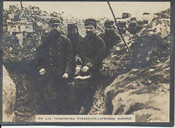 Food supplies in the French trenches. A Susini tobacco / cigarette card.
Text:
En las trincheras Francesas-llevando viveres
In the French trenches - carrying food supplies
Reverse:
No. 1267
La Guerra Europea
Postal para la colección Del Nuevo
Album Universal
Obsequio de Susini

No. 1267
The European War
Postcard for the new collection
Universal Album
Gift from Susini
